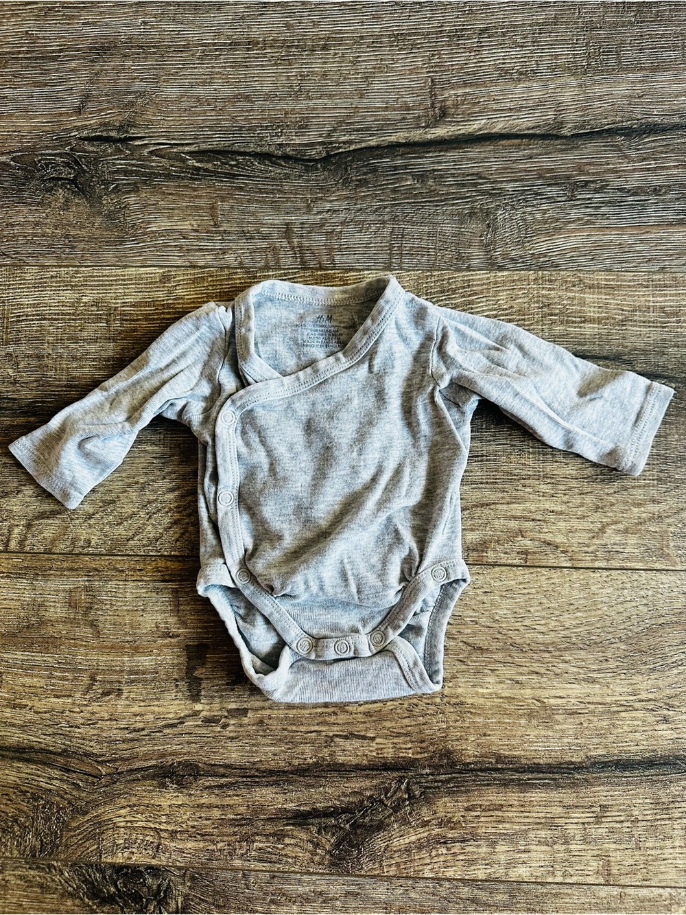 H&M Minimalist Baby Gray Long-Sleeve One-Piece Bodysuit